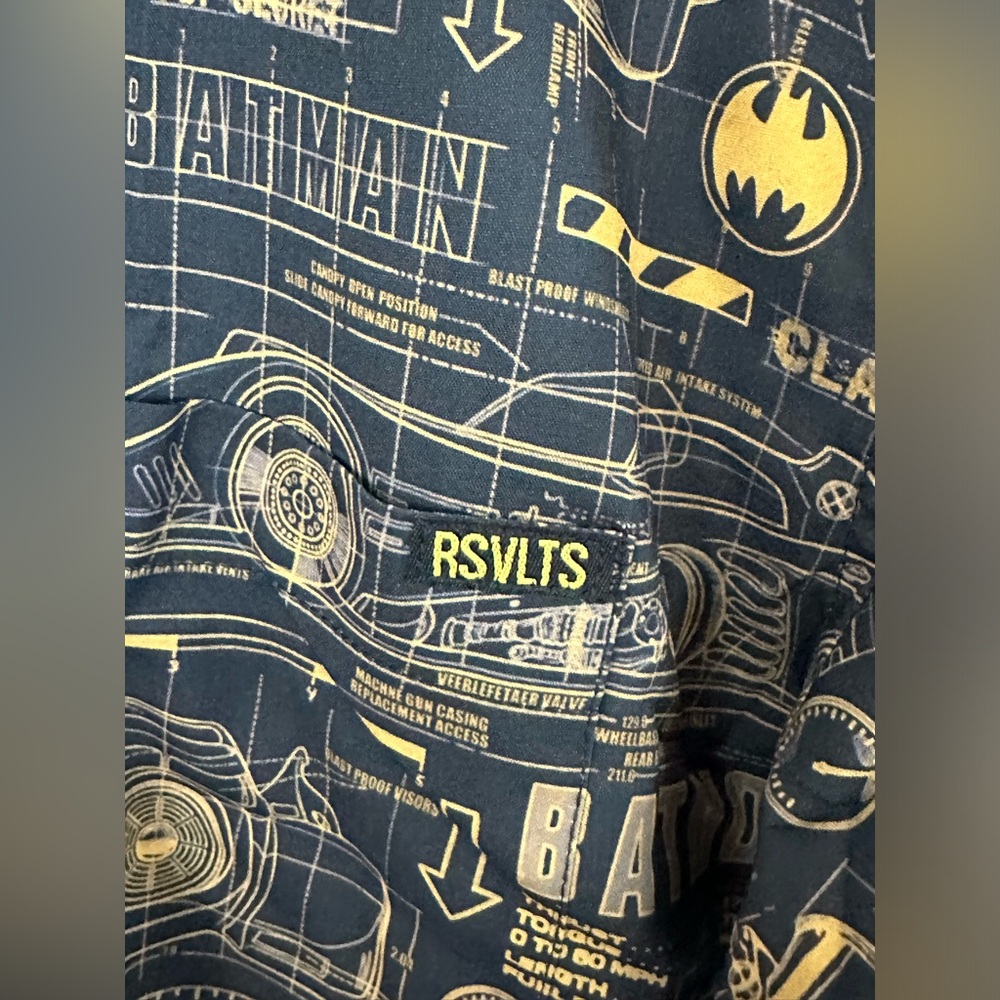RSVLTS Batman “Property Of Wayne Enterprises” - Picture 3 of 11